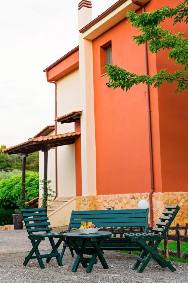 Villa Mariellie Néa Péramos Exterior foto