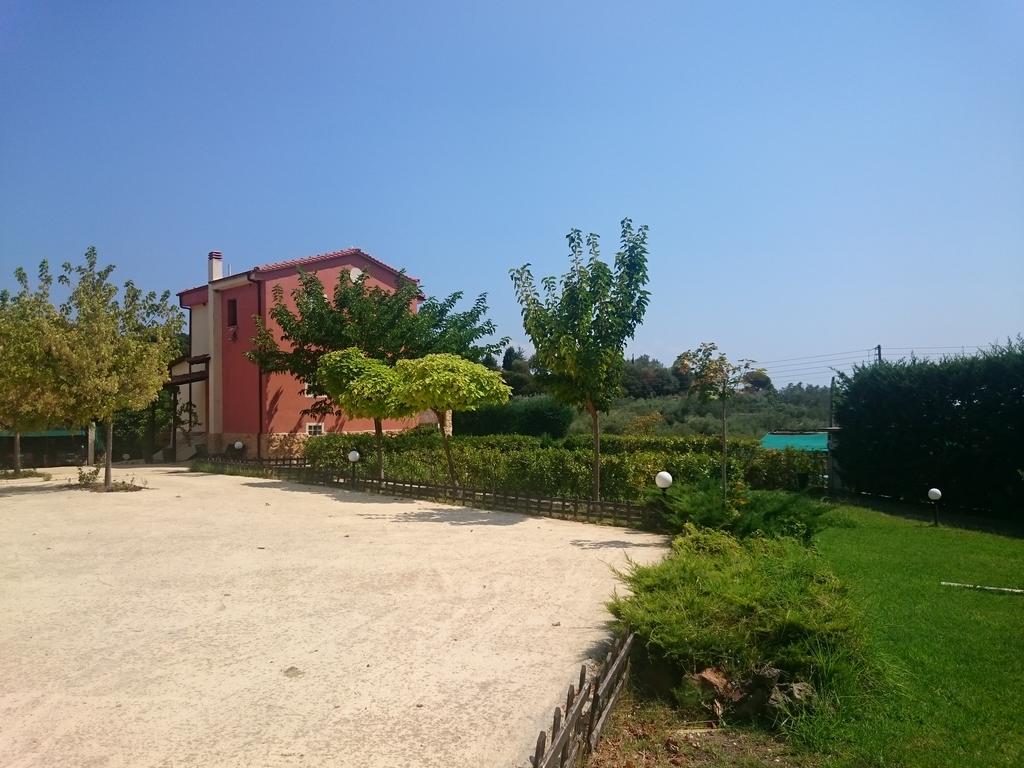 Villa Mariellie Néa Péramos Exterior foto